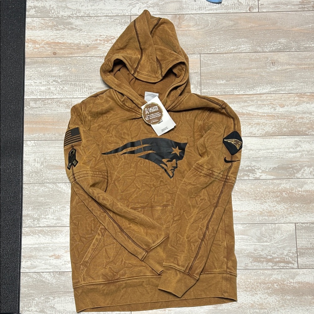 Nike Patriots NWT 2023 Salute to service Sideline Youth Hoodie Size Large
